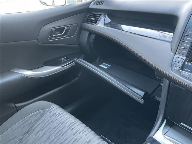 クラウン アスリート　禁煙／純正ナビ／フルセグＴＶ／ＨＤＤ／ＡＵＸ／ＤＶＤ／ＴＲＤエアロ／モデリスタ１９インチＡＷ／ＴＥＩＮサス／前席パワーシート／クルーズコントロール／クリアランスソナー／横滑り防止システム（30枚目）