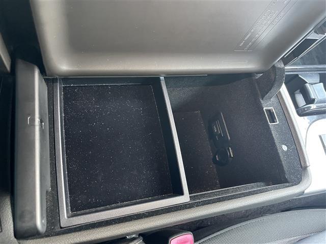 クラウン アスリート　禁煙／純正ナビ／フルセグＴＶ／ＨＤＤ／ＡＵＸ／ＤＶＤ／ＴＲＤエアロ／モデリスタ１９インチＡＷ／ＴＥＩＮサス／前席パワーシート／クルーズコントロール／クリアランスソナー／横滑り防止システム（32枚目）