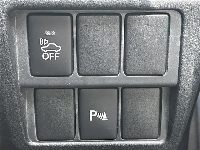 ＩＳ ＩＳ３００ｈ　禁煙車／メーカーメモリーナビ／バックカメラ／ＥＴＣ／プッシュスタート／スマートキー／前方ドライブレコーダー／オートＬＥＤヘッドライト／フォグランプ／レザーシート／スモークフィルム／１７インチアルミ（5枚目）