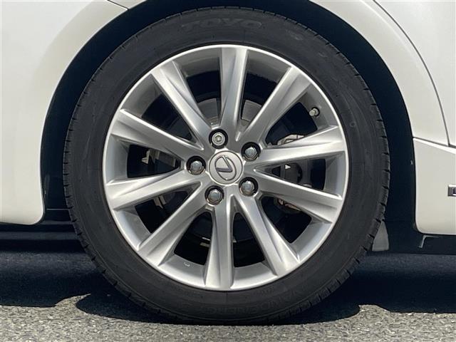 ＩＳ ＩＳ３００ｈ　禁煙車／メーカーメモリーナビ／バックカメラ／ＥＴＣ／プッシュスタート／スマートキー／前方ドライブレコーダー／オートＬＥＤヘッドライト／フォグランプ／レザーシート／スモークフィルム／１７インチアルミ（38枚目）