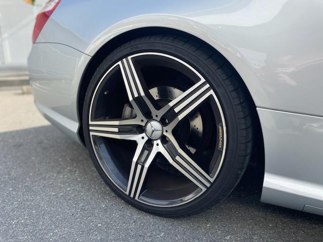 ＳＬ ＡＭＧスポーツパッケージ　オプションＡＢＣパッケージ／マジックスカイコントロールパノラミックバミラルーフ／レーダーセーフティーパッケージ／本革シート（12枚目）