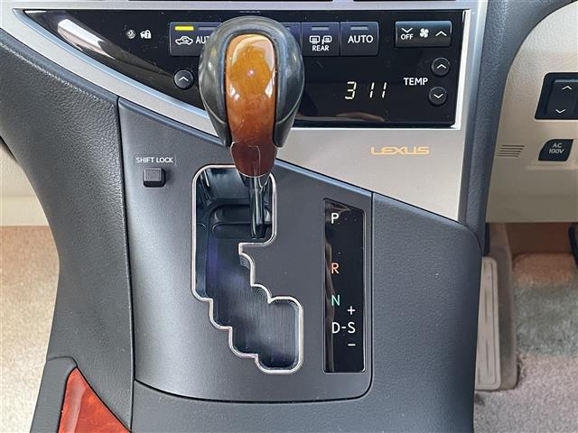 ＲＸ ＲＸ４５０ｈ　バージョンＬ　・純正メーカーナビ・Ｂｌｕｅｔｏｏｔｈ対応・ワンセグＴＶ・ＦＭ／ＡＭ・ＣＤ／ＤＶＤ・サンルーフ・レーダークルーズコントロール・ドライブレコーダー・前席シートヒーター・前席パワーシート（3枚目）