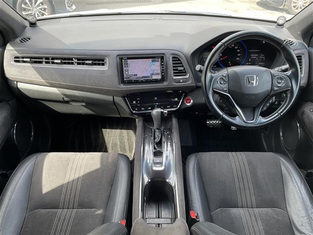 ヴェゼル ＲＳ・ホンダセンシング　・純正ディーラーナビ（Ｇａｔｈｅｒｓ：ＶＸＭ－１９４ＶＦｉ）・Ｂｌｕｅｔｏｏｔｈ対応・フルセグＴＶ・ＦＭ／ＡＭ・ＣＤ／ＤＶＤ・レーダークルーズコントロール・バックカメラ（2枚目）