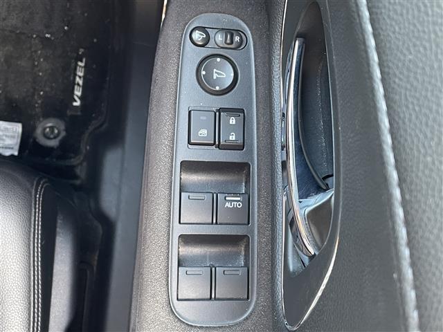 ヴェゼル ＲＳ・ホンダセンシング　・純正ディーラーナビ（Ｇａｔｈｅｒｓ：ＶＸＭ－１９４ＶＦｉ）・Ｂｌｕｅｔｏｏｔｈ対応・フルセグＴＶ・ＦＭ／ＡＭ・ＣＤ／ＤＶＤ・レーダークルーズコントロール・バックカメラ（10枚目）
