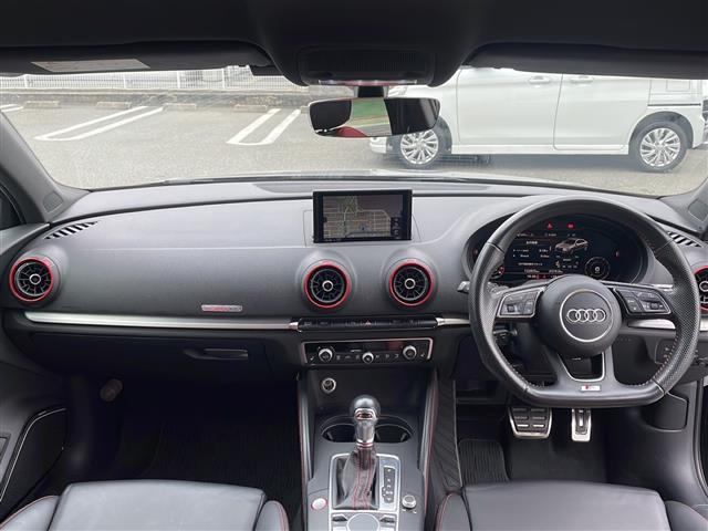 S3セダン ベースグレード ・純正ナビ(AM/FM/BT/CD)・バックカメラ・クルーズコントロール・前席パワーシート・前席シートヒーター・パドルシフト・ビルトインETC・クリアランスソナー・アイドリングストップ(2枚目)