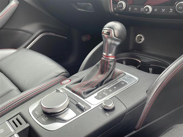 S3セダン ベースグレード ・純正ナビ(AM/FM/BT/CD)・バックカメラ・クルーズコントロール・前席パワーシート・前席シートヒーター・パドルシフト・ビルトインETC・クリアランスソナー・アイドリングストップ(13枚目)