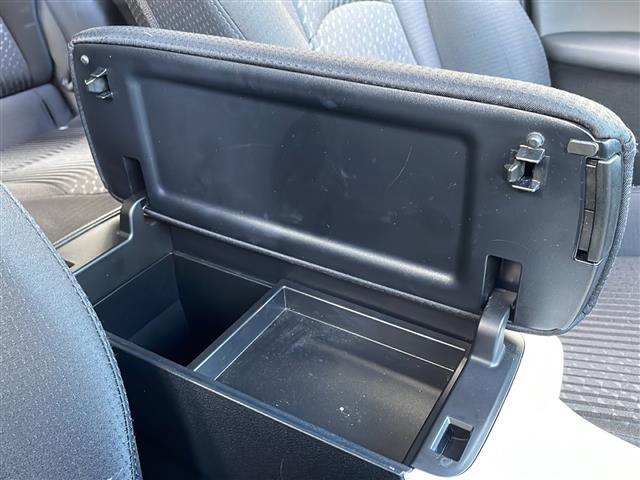 プリウス A ・純正ナビ(DSZT-YC4T)(AM/FM/BT/CD/DVD/フルセグTV)・ブラインドスポットモニター・ヘッドアップディスプレイ・レーダークルーズコントロール・バックカメラ・ドライブレコーダー(20枚目)