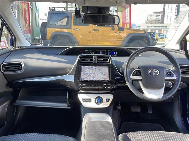 プリウス A ・純正ナビ(DSZT-YC4T)(AM/FM/BT/CD/DVD/フルセグTV)・ブラインドスポットモニター・ヘッドアップディスプレイ・レーダークルーズコントロール・バックカメラ・ドライブレコーダー(42枚目)