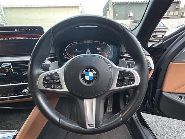 ５シリーズ ５２３ｄｘＤｒｉｖｅツーリングＭスポーツＥＤジョイ＋　・ワンオーナー・純正ナビ（ＡＭ／ＦＭ／ＢＴ／フルセグＴＶ）・ヘッドアップディスプレイ・アクティブクルーズコントロール・パドルシフト・前席パワーシート（運転席メモリ付）・前席シートヒーター・ＥＴＣ（3枚目）