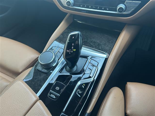 ５シリーズ ５２３ｄｘＤｒｉｖｅツーリングＭスポーツＥＤジョイ＋　・ワンオーナー・純正ナビ（ＡＭ／ＦＭ／ＢＴ／フルセグＴＶ）・ヘッドアップディスプレイ・アクティブクルーズコントロール・パドルシフト・前席パワーシート（運転席メモリ付）・前席シートヒーター・ＥＴＣ（10枚目）