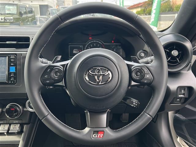 GR86 SZ /禁煙車/ワンオーナー/純正ナビ/フルセグTV/バックカメラ/純正17アルミ/プッシュスタート/ETC/アイサイト/プリクラッシュブレーキ/誤発進抑制制御機能/車線逸脱警報/追従クルコン/LEDライト(10枚目)