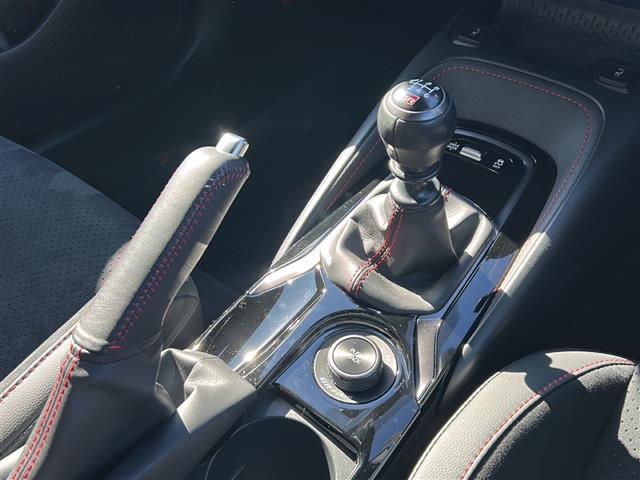 GRカローラ RZ /禁煙車/純正ナビ/フルセグTV/USB/ビルトインETC2.0/レーダークルーズコントロール/クリアランスソナー/ステアリングヒーター/シートヒーター/バックカメラ/プッシュスタート(17枚目)