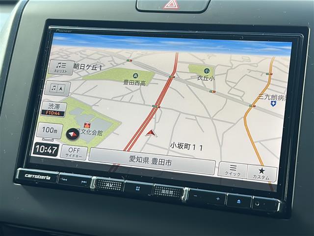 フリード クロスター・ホンダセンシング　禁煙車／社外８インチナビ／フルセグＴＶ／Ｂｌｕｅｔｏｏｔｈ／バックカメラ／フリップダウンモニター／ドライブレコーダー／ＣＭＢＳ／ＬＫＡＳ／アダプティブクルーズコントロール／シートヒーター（7枚目）