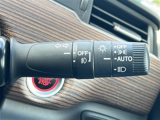 フリード クロスター・ホンダセンシング　禁煙車／社外８インチナビ／フルセグＴＶ／Ｂｌｕｅｔｏｏｔｈ／バックカメラ／フリップダウンモニター／ドライブレコーダー／ＣＭＢＳ／ＬＫＡＳ／アダプティブクルーズコントロール／シートヒーター（15枚目）