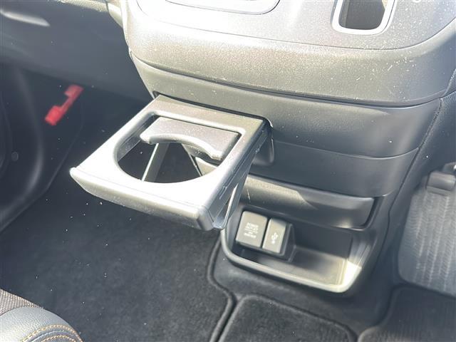 フリード クロスター・ホンダセンシング　禁煙車／社外８インチナビ／フルセグＴＶ／Ｂｌｕｅｔｏｏｔｈ／バックカメラ／フリップダウンモニター／ドライブレコーダー／ＣＭＢＳ／ＬＫＡＳ／アダプティブクルーズコントロール／シートヒーター（18枚目）