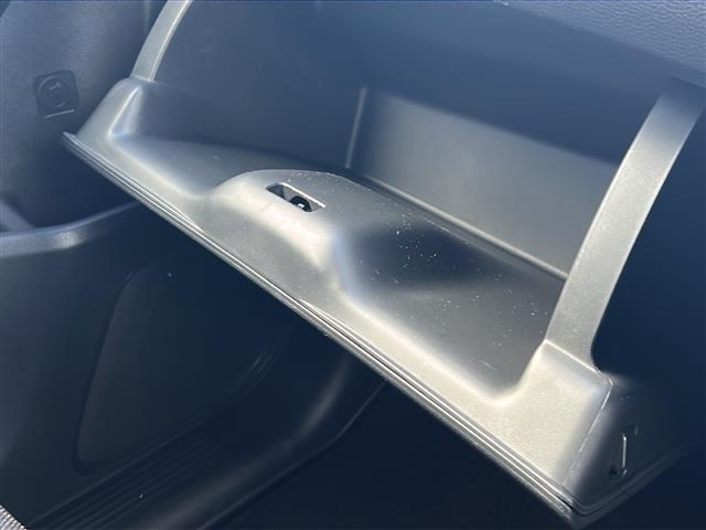 フリード クロスター・ホンダセンシング　禁煙車／社外８インチナビ／フルセグＴＶ／Ｂｌｕｅｔｏｏｔｈ／バックカメラ／フリップダウンモニター／ドライブレコーダー／ＣＭＢＳ／ＬＫＡＳ／アダプティブクルーズコントロール／シートヒーター（22枚目）