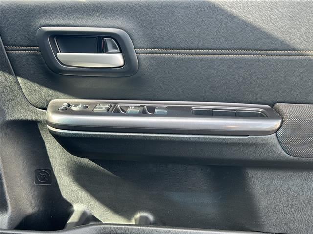 フリード クロスター・ホンダセンシング　禁煙車／社外８インチナビ／フルセグＴＶ／Ｂｌｕｅｔｏｏｔｈ／バックカメラ／フリップダウンモニター／ドライブレコーダー／ＣＭＢＳ／ＬＫＡＳ／アダプティブクルーズコントロール／シートヒーター（23枚目）