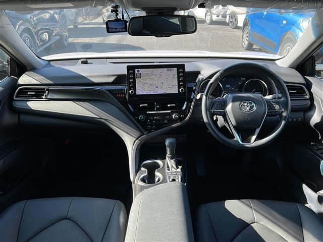 カムリ ＷＳレザーパッケージ　禁煙車／ワンオーナー／９インチディスプレイ／フルセグＴＶ／Ｂｌｕｅｔｏｏｔｈ／バックカメラ・パノラミックビューモニター／前後ドラレコ／ＴＳＳ／ＰＣＳ／ＬＴＡ／ＢＳＭ／本革／シートヒーター（2枚目）