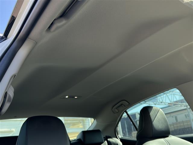 カムリ ＷＳレザーパッケージ　禁煙車／ワンオーナー／９インチディスプレイ／フルセグＴＶ／Ｂｌｕｅｔｏｏｔｈ／バックカメラ・パノラミックビューモニター／前後ドラレコ／ＴＳＳ／ＰＣＳ／ＬＴＡ／ＢＳＭ／本革／シートヒーター（3枚目）