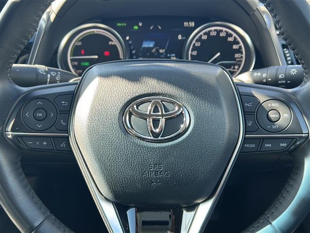 カムリ ＷＳレザーパッケージ　禁煙車／ワンオーナー／９インチディスプレイ／フルセグＴＶ／Ｂｌｕｅｔｏｏｔｈ／バックカメラ・パノラミックビューモニター／前後ドラレコ／ＴＳＳ／ＰＣＳ／ＬＴＡ／ＢＳＭ／本革／シートヒーター（10枚目）