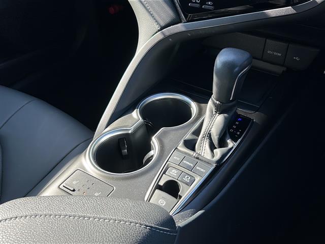 カムリ ＷＳレザーパッケージ　禁煙車／ワンオーナー／９インチディスプレイ／フルセグＴＶ／Ｂｌｕｅｔｏｏｔｈ／バックカメラ・パノラミックビューモニター／前後ドラレコ／ＴＳＳ／ＰＣＳ／ＬＴＡ／ＢＳＭ／本革／シートヒーター（17枚目）