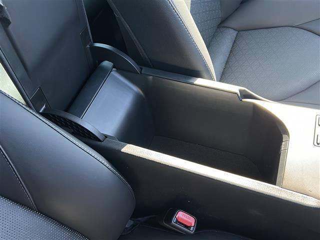 カムリ ＷＳレザーパッケージ　禁煙車／ワンオーナー／９インチディスプレイ／フルセグＴＶ／Ｂｌｕｅｔｏｏｔｈ／バックカメラ・パノラミックビューモニター／前後ドラレコ／ＴＳＳ／ＰＣＳ／ＬＴＡ／ＢＳＭ／本革／シートヒーター（18枚目）