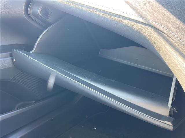 カムリ ＷＳレザーパッケージ　禁煙車／ワンオーナー／９インチディスプレイ／フルセグＴＶ／Ｂｌｕｅｔｏｏｔｈ／バックカメラ・パノラミックビューモニター／前後ドラレコ／ＴＳＳ／ＰＣＳ／ＬＴＡ／ＢＳＭ／本革／シートヒーター（19枚目）