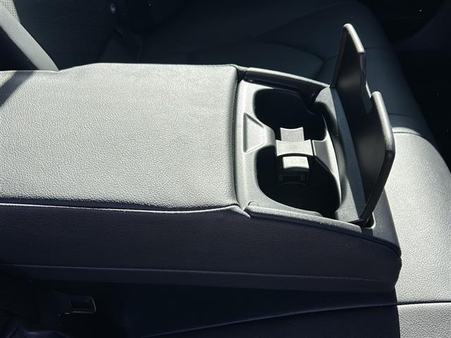 カムリ ＷＳレザーパッケージ　禁煙車／ワンオーナー／９インチディスプレイ／フルセグＴＶ／Ｂｌｕｅｔｏｏｔｈ／バックカメラ・パノラミックビューモニター／前後ドラレコ／ＴＳＳ／ＰＣＳ／ＬＴＡ／ＢＳＭ／本革／シートヒーター（20枚目）