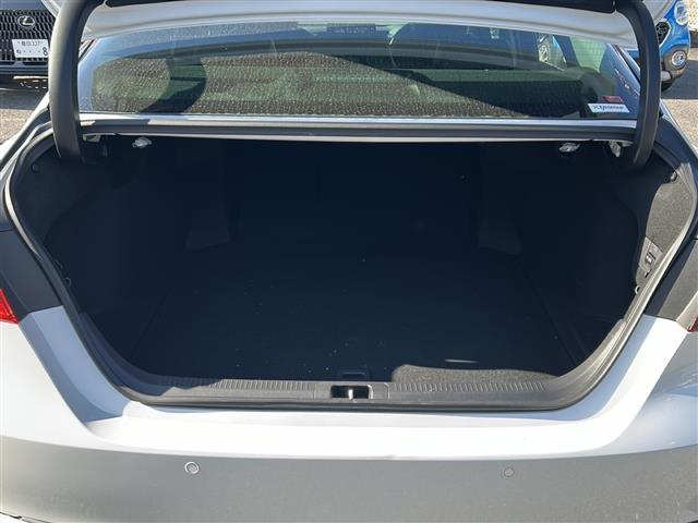 カムリ ＷＳレザーパッケージ　禁煙車／ワンオーナー／９インチディスプレイ／フルセグＴＶ／Ｂｌｕｅｔｏｏｔｈ／バックカメラ・パノラミックビューモニター／前後ドラレコ／ＴＳＳ／ＰＣＳ／ＬＴＡ／ＢＳＭ／本革／シートヒーター（29枚目）