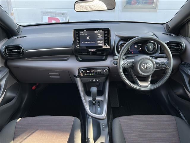 ヤリス Ｇ　禁煙車／ワンオーナー／純正８インチディスプレイオーディオ／Ｂｌｕｅｔｏｏｔｈ／ＣＤ・ＤＶＤキット／バックカメラ／ＴＳＳ／ＰＣＳ／ＬＴＡ／レーダークルーズコントロール／シートヒーター（2枚目）
