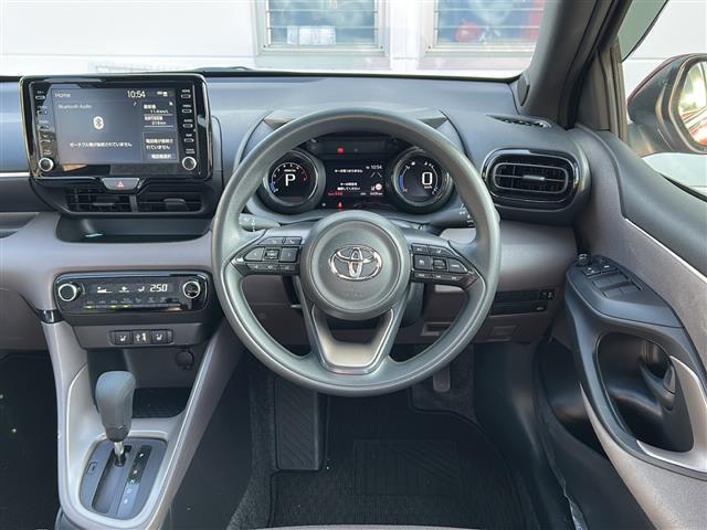 ヤリス Ｇ　禁煙車／ワンオーナー／純正８インチディスプレイオーディオ／Ｂｌｕｅｔｏｏｔｈ／ＣＤ・ＤＶＤキット／バックカメラ／ＴＳＳ／ＰＣＳ／ＬＴＡ／レーダークルーズコントロール／シートヒーター（8枚目）