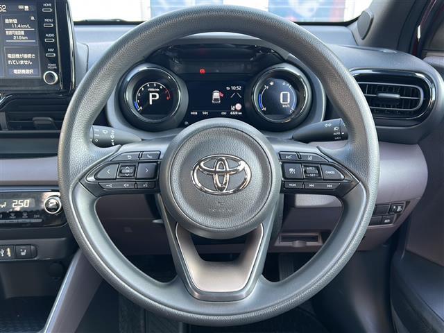 ヤリス Ｇ　禁煙車／ワンオーナー／純正８インチディスプレイオーディオ／Ｂｌｕｅｔｏｏｔｈ／ＣＤ・ＤＶＤキット／バックカメラ／ＴＳＳ／ＰＣＳ／ＬＴＡ／レーダークルーズコントロール／シートヒーター（9枚目）
