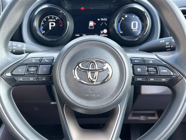 ヤリス Ｇ　禁煙車／ワンオーナー／純正８インチディスプレイオーディオ／Ｂｌｕｅｔｏｏｔｈ／ＣＤ・ＤＶＤキット／バックカメラ／ＴＳＳ／ＰＣＳ／ＬＴＡ／レーダークルーズコントロール／シートヒーター（10枚目）