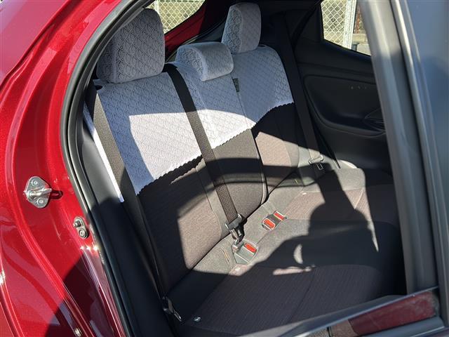 ヤリス Ｇ　禁煙車／ワンオーナー／純正８インチディスプレイオーディオ／Ｂｌｕｅｔｏｏｔｈ／ＣＤ・ＤＶＤキット／バックカメラ／ＴＳＳ／ＰＣＳ／ＬＴＡ／レーダークルーズコントロール／シートヒーター（26枚目）