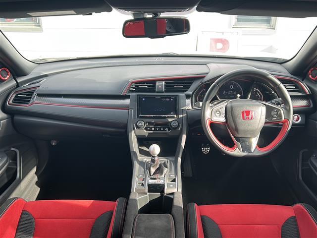 シビック タイプＲ　／禁煙車／６速ＭＴ／チャンピョンシップホワイト／社外ディスプレイオーディオ／バックカメラ／Ｂｌｕｅｔｏｏｔｈ／ＥＴＣ／クルーズコントロール（2枚目）