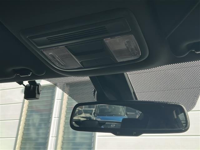 シビック タイプＲ　／禁煙車／６速ＭＴ／チャンピョンシップホワイト／社外ディスプレイオーディオ／バックカメラ／Ｂｌｕｅｔｏｏｔｈ／ＥＴＣ／クルーズコントロール（4枚目）