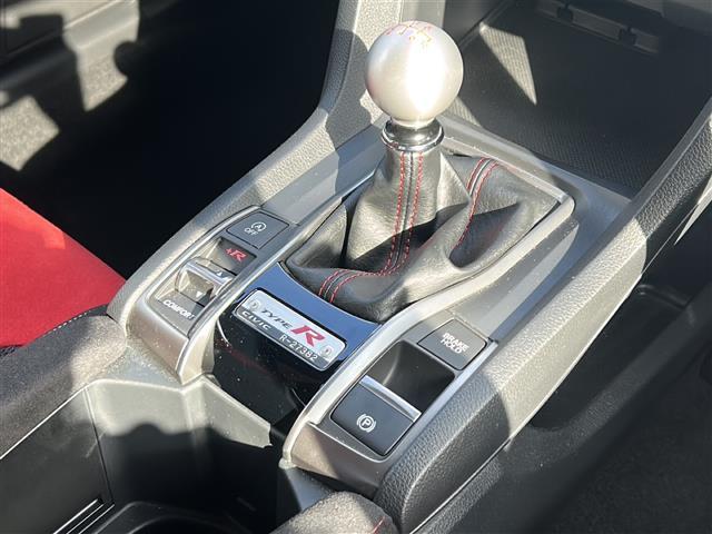 シビック タイプＲ　／禁煙車／６速ＭＴ／チャンピョンシップホワイト／社外ディスプレイオーディオ／バックカメラ／Ｂｌｕｅｔｏｏｔｈ／ＥＴＣ／クルーズコントロール（17枚目）