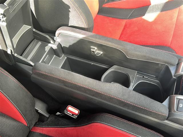 シビック タイプＲ　／禁煙車／６速ＭＴ／チャンピョンシップホワイト／社外ディスプレイオーディオ／バックカメラ／Ｂｌｕｅｔｏｏｔｈ／ＥＴＣ／クルーズコントロール（18枚目）