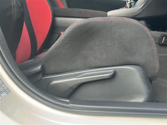 シビック タイプＲ　／禁煙車／６速ＭＴ／チャンピョンシップホワイト／社外ディスプレイオーディオ／バックカメラ／Ｂｌｕｅｔｏｏｔｈ／ＥＴＣ／クルーズコントロール（22枚目）