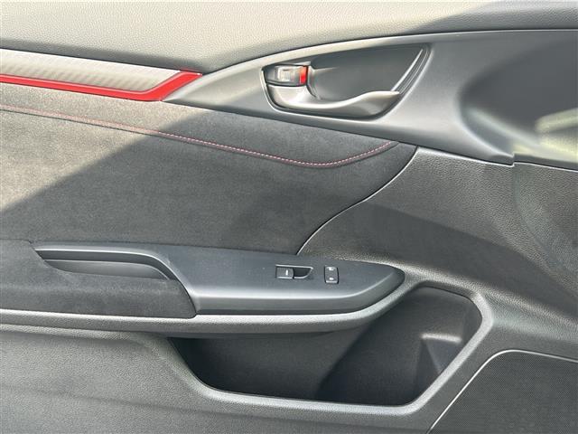 シビック タイプＲ　／禁煙車／６速ＭＴ／チャンピョンシップホワイト／社外ディスプレイオーディオ／バックカメラ／Ｂｌｕｅｔｏｏｔｈ／ＥＴＣ／クルーズコントロール（23枚目）