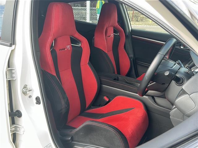 シビック タイプＲ　／禁煙車／６速ＭＴ／チャンピョンシップホワイト／社外ディスプレイオーディオ／バックカメラ／Ｂｌｕｅｔｏｏｔｈ／ＥＴＣ／クルーズコントロール（25枚目）