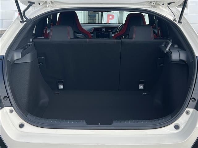 シビック タイプＲ　／禁煙車／６速ＭＴ／チャンピョンシップホワイト／社外ディスプレイオーディオ／バックカメラ／Ｂｌｕｅｔｏｏｔｈ／ＥＴＣ／クルーズコントロール（28枚目）