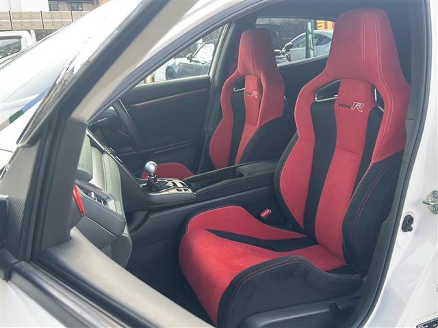 シビック タイプＲ　／禁煙車／６速ＭＴ／チャンピョンシップホワイト／社外ディスプレイオーディオ／バックカメラ／Ｂｌｕｅｔｏｏｔｈ／ＥＴＣ／クルーズコントロール（31枚目）