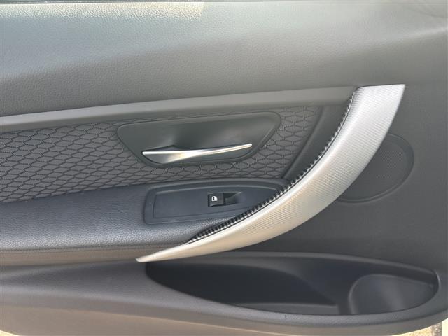 3シリーズ 320dツーリング Mスポーツ /禁煙車/純正HDDナビ/バックカメラ/ETC/ドラレコ/純正18アルミ/インテリジェントセーフティ/ACC/LDW/前席ハ゜ワーシート/HIDオートライト/パワーバックドア/フロントスポイラー(29枚目)