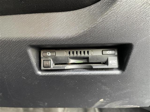 アクア Ｓスタイルブラック　禁煙車・純正ナビ・フルセグＴＶ・Ｂｌｕｅｔｏｏｔｈ・バックカメラ・ビルトインＥＴＣ・ステアリングスイッチ・オートライト・オートハイビーム・プリクラ・レーンキープアシスト・コーナーセンサー・スペアキー（3枚目）