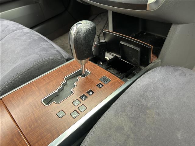 ティアナ 230JK M-コレクション ・ワンオーナー・純正ナビ(FM/AM/DVD)・バックカメラ・ドライブレコーダー・ハンズフリー・純正フロアマット・電格ミラー・禁煙車・盗難防止装置・パワーシート・ドアバイザー(12枚目)