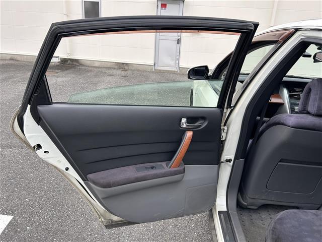 ティアナ 230JK M-コレクション ・ワンオーナー・純正ナビ(FM/AM/DVD)・バックカメラ・ドライブレコーダー・ハンズフリー・純正フロアマット・電格ミラー・禁煙車・盗難防止装置・パワーシート・ドアバイザー(24枚目)