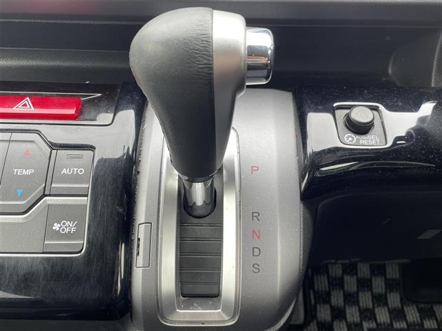 ステップワゴンスパーダ パワーエディション ワンオーナー禁煙車社外7インチSDナビ(AUN-V02)AM/FM/CD/DVD/SD/USB/AUX/TV(フルセグ)ビルトインETCバックカメラステアリングスイッチパドルシフト盗難防止(15枚目)