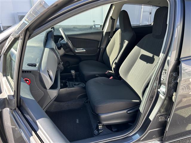 ヴィッツ F ・純正ナビ・(AM/FM/ワンセグTV/Bluetooth)・バックカメラ・ドライブレコーダー・ETC・純正フロアマット・モデリスタアルミホイール・禁煙車・電格ミラー(22枚目)