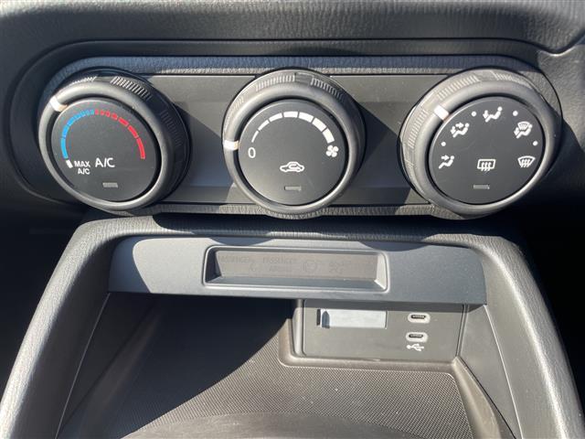 ロードスター Ｓ　ワンオーナー　禁煙車　純正ナビ　Ｂｌｕｅｔｏｏｔｈ　ドラレコ　ＡＵＴＯライト　オートマチックハイビーム　オートワイパー　純正１６インチアルミホイール　プッシュスタート／スマートキー（12枚目）